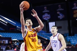 金年会官网-赛前体能课后，布莱顿篮板制胜备战国王杯，信心回归，球探报告显示潜力(艾弗森比赛完整回放)